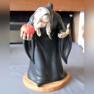 WDCC Snow White And The Seven Dwarfs Wicked Witch Figurine